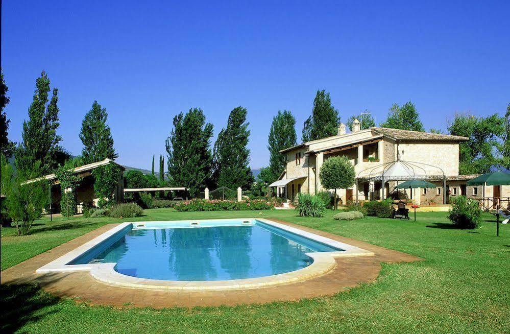 Agriturismo Le Due Torri Torre Quadrano Spello Bagian luar foto