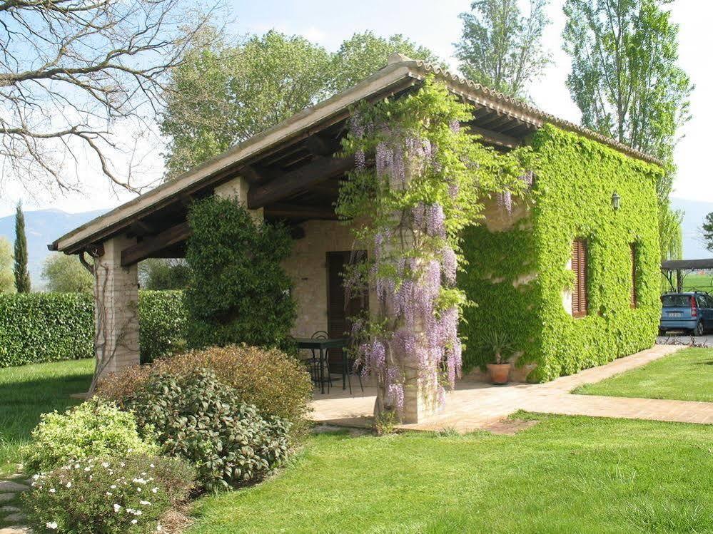 Agriturismo Le Due Torri Torre Quadrano Spello Bagian luar foto